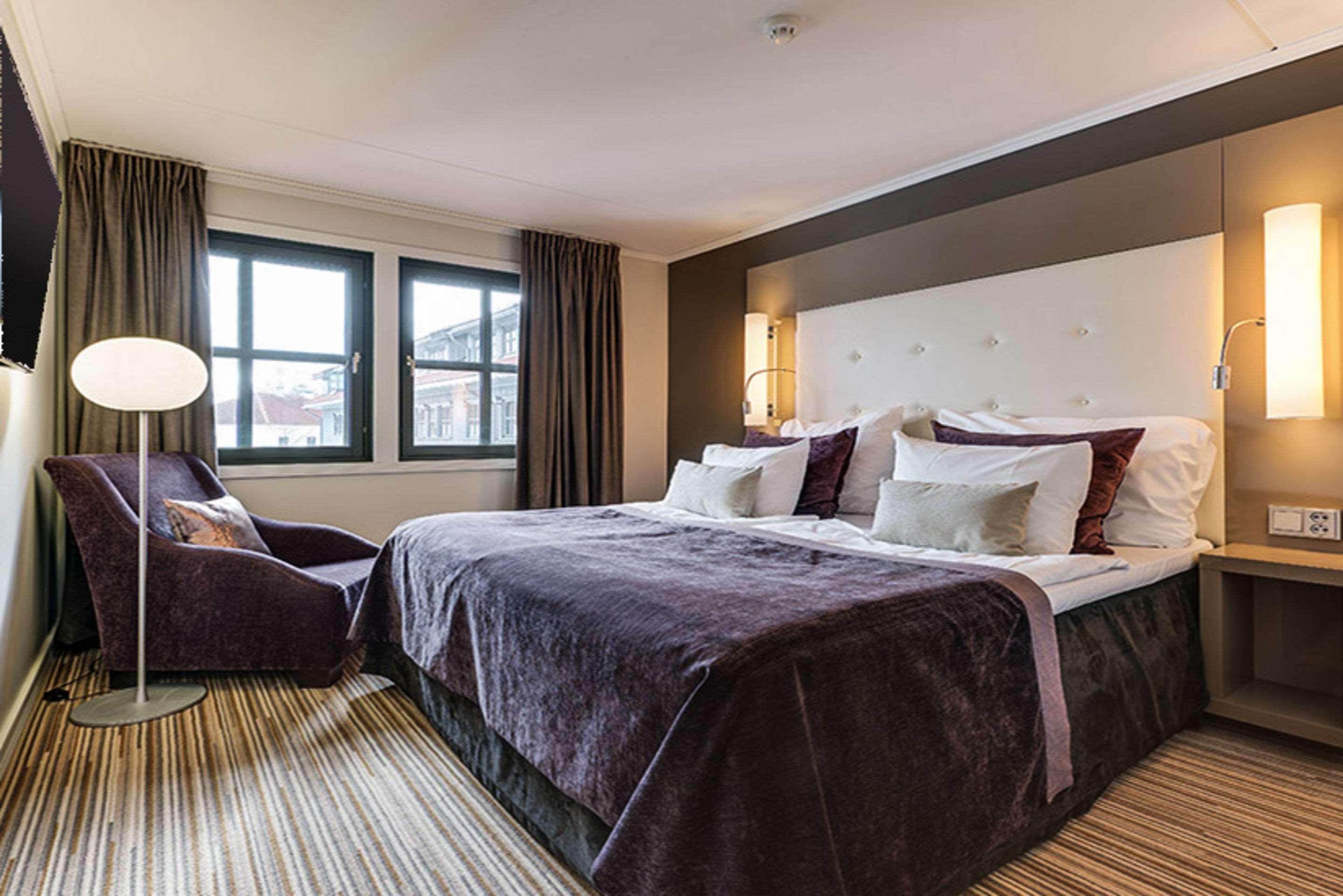 Old, Standard, Double Bed