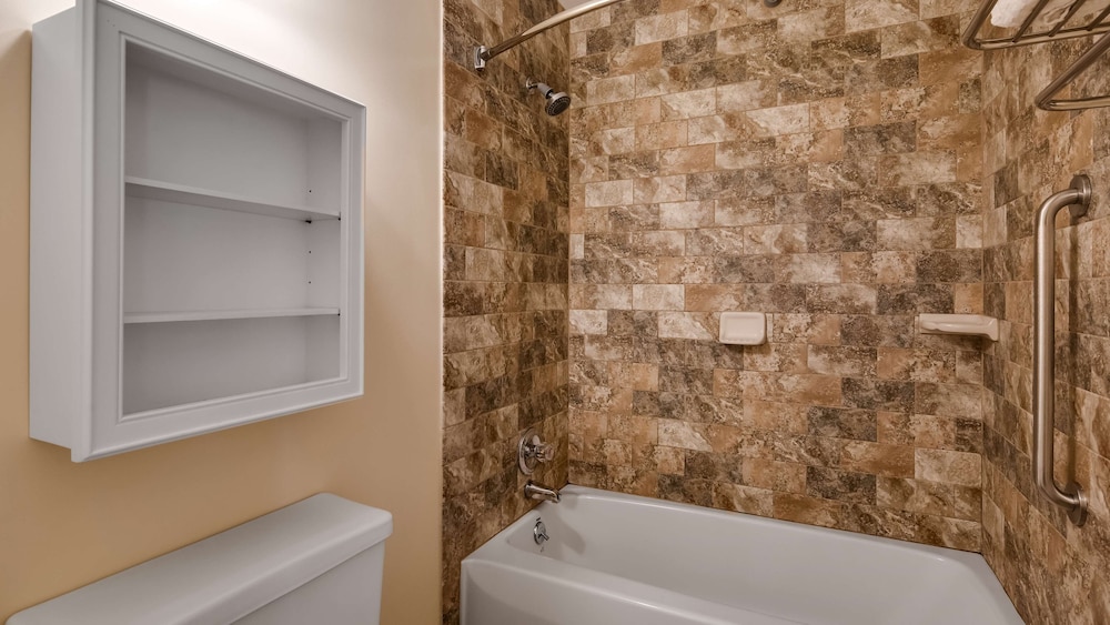 Best Western Plus Windjammer Inn & Conference Center 25/46