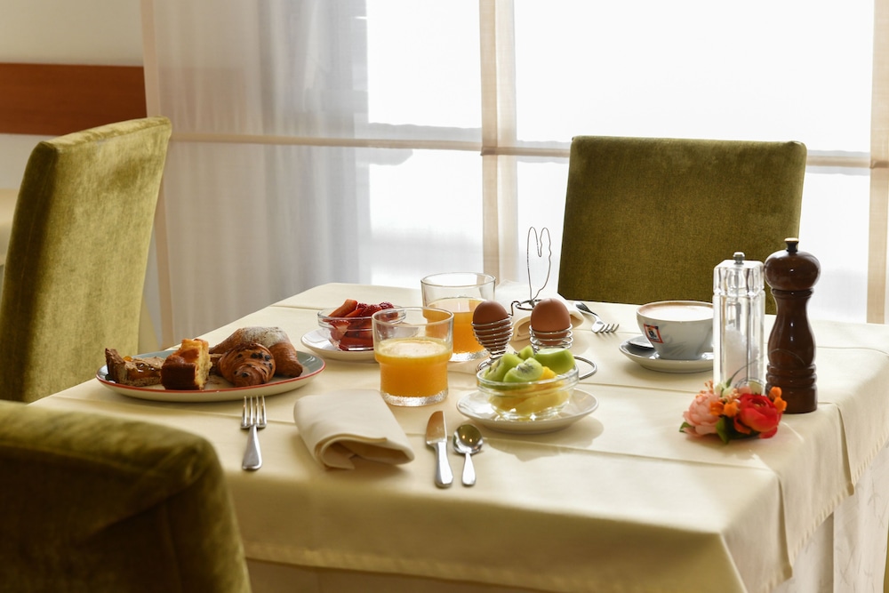 Vienna Hotel 43/56
