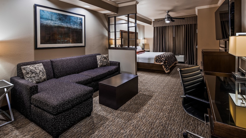 Best Western Premier Crown Chase Inn and Suites 45/70