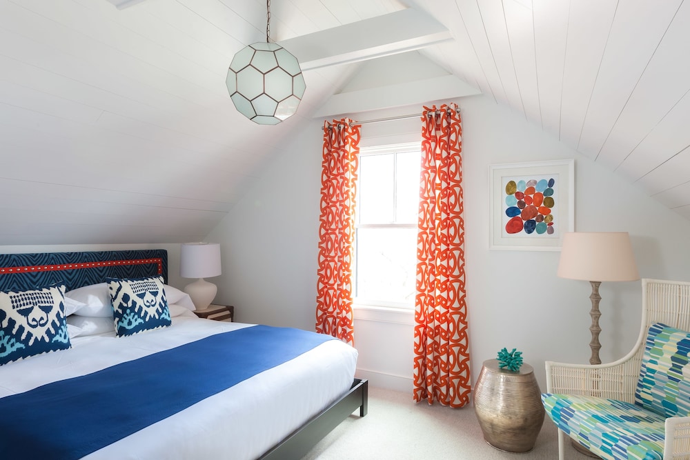 JUNIOR SUITE, KING BED