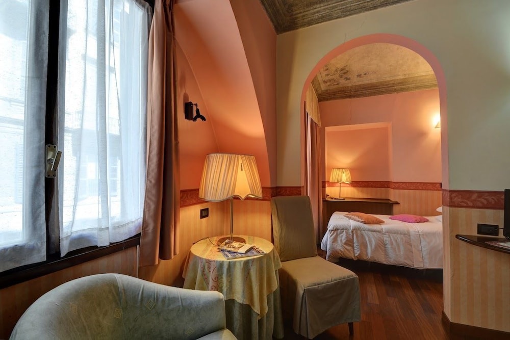 HOTEL DUE MONDI 20/29