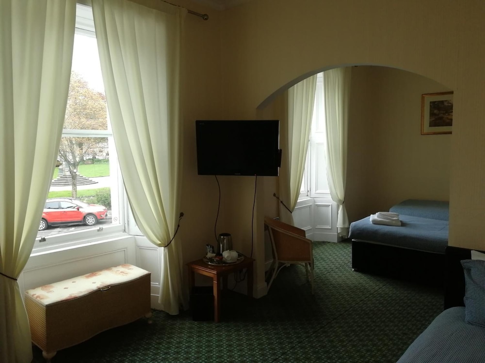Victoria Hotel 32/47