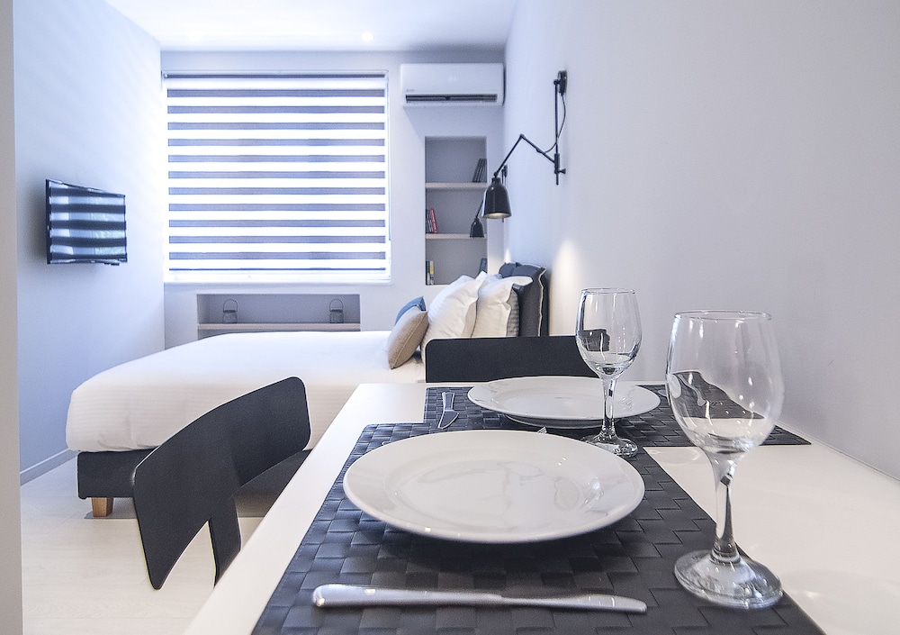 Acropolis Stay 35/50