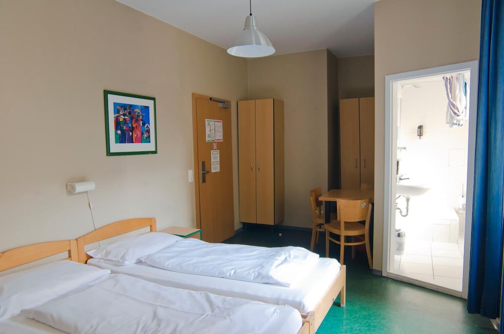 Happy Hotel Berlin 12/50