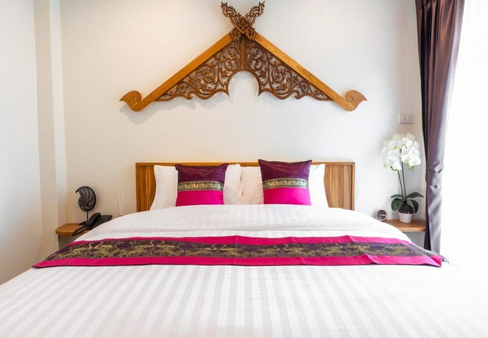 ROOM, KING BED, BALCONY