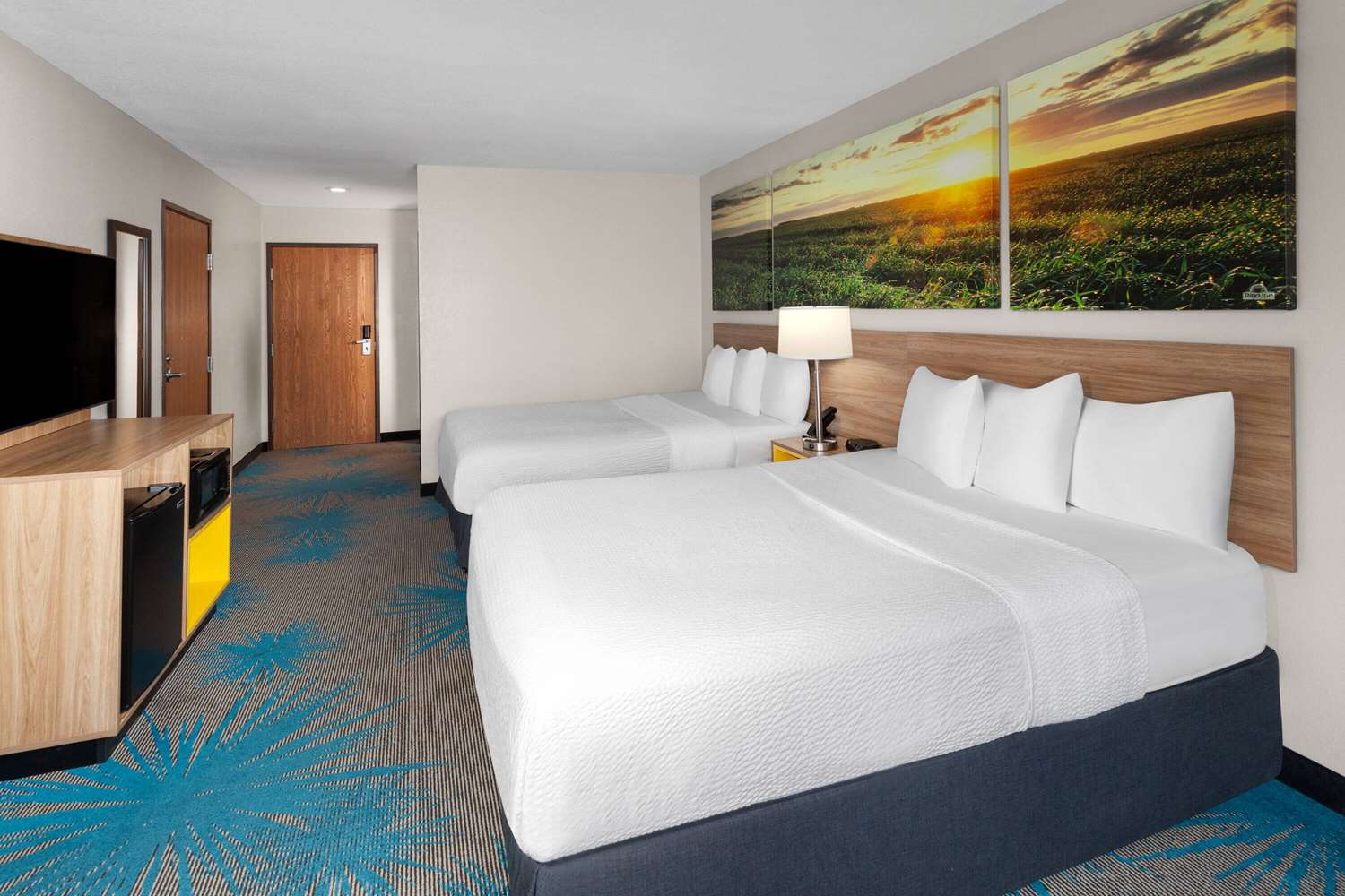 Days Inn & Suites by Wyndham Morris/I-80 8/18