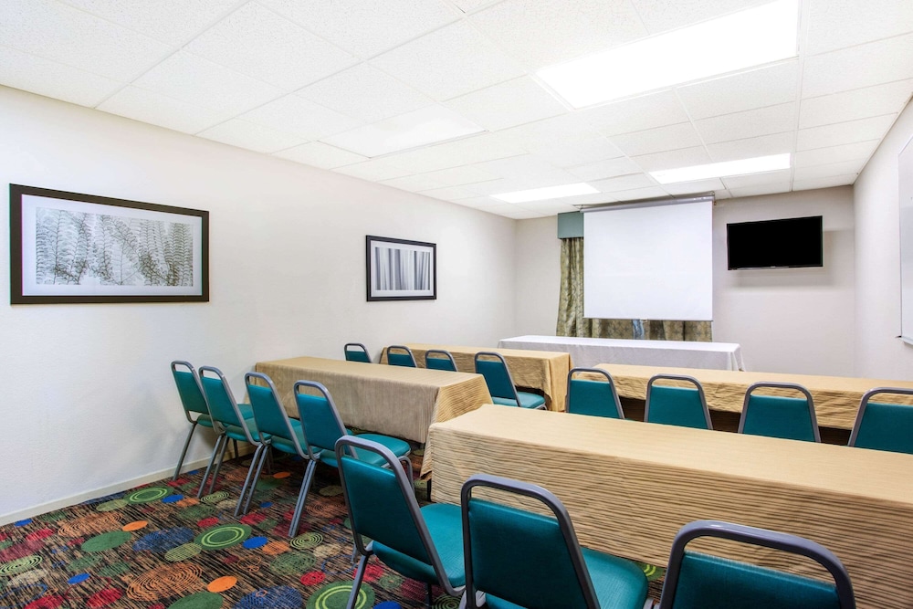 MainStay Suites Decatur River City 39/43