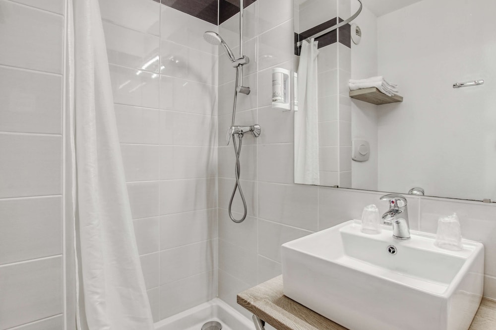HOTEL AKENA CITY CLERMONT L'HERAULT 22/25