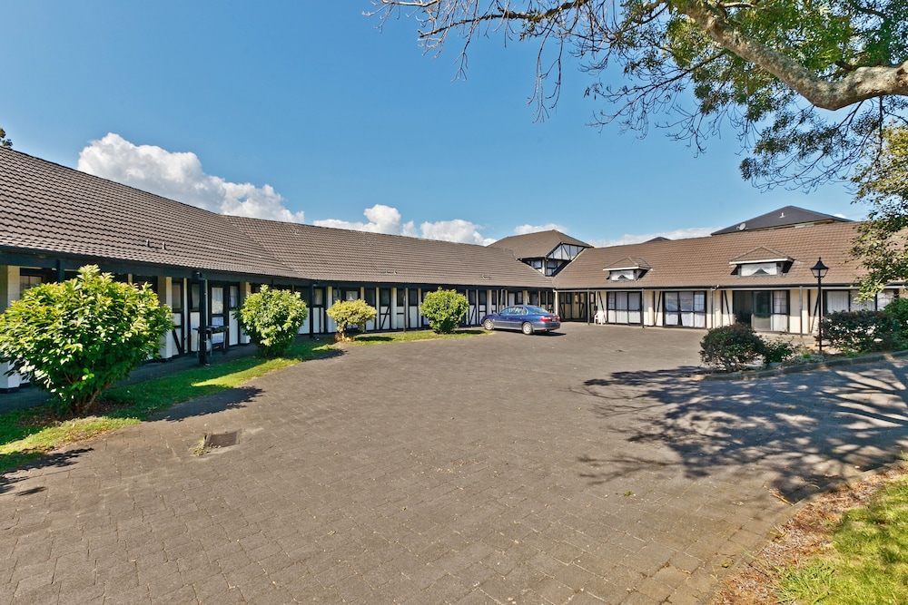 Oakwood Manor 55/62
