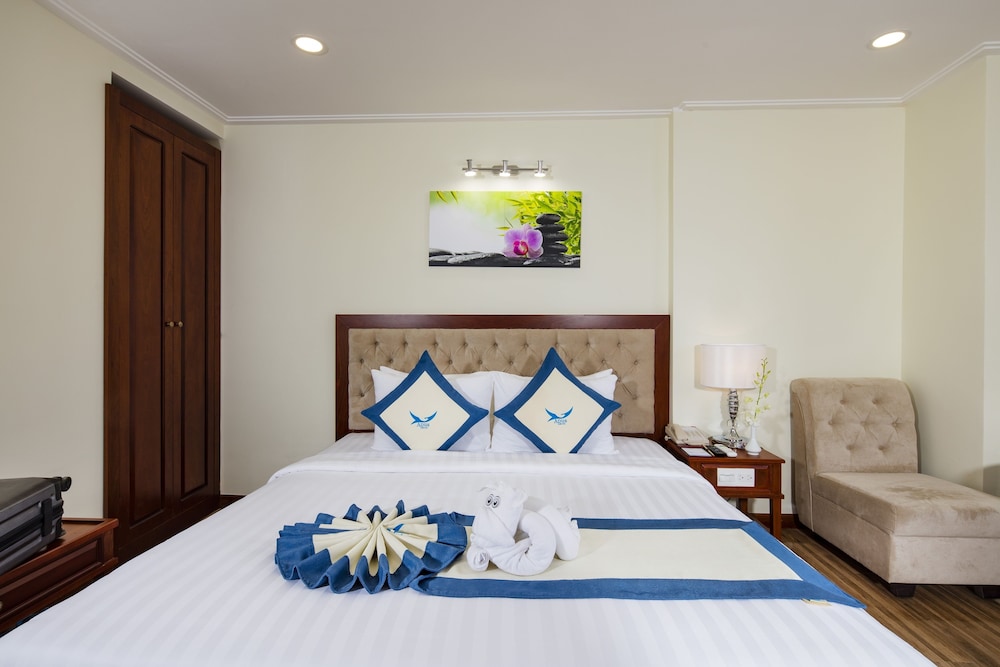 Apus Hotel 12/77