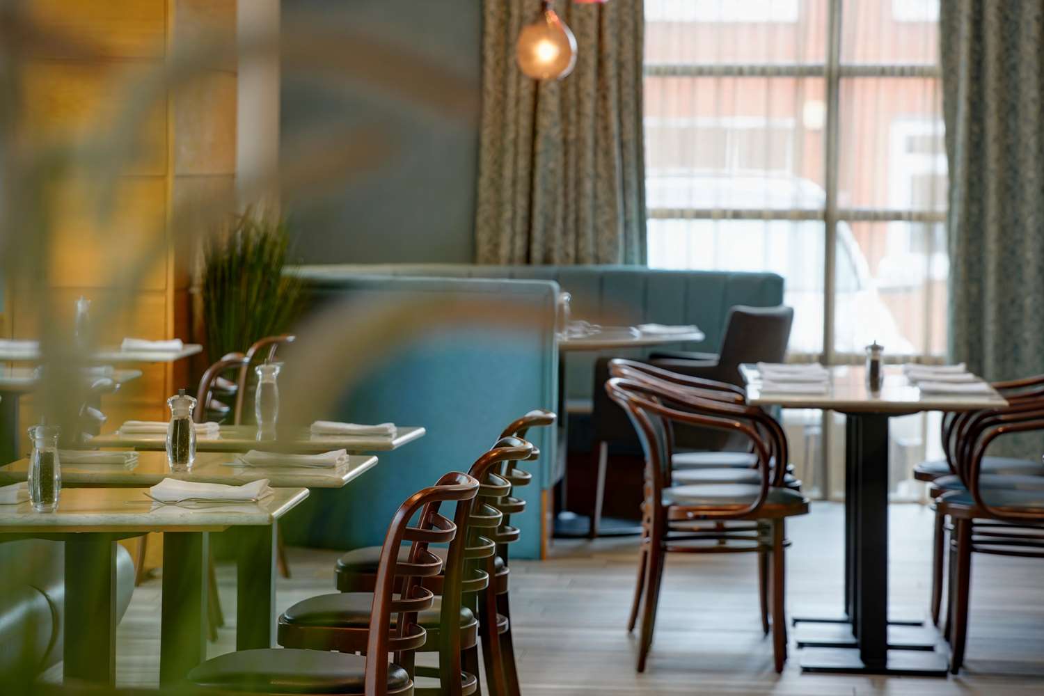 Manchester Altrincham Cresta Court Hotel 14/18
