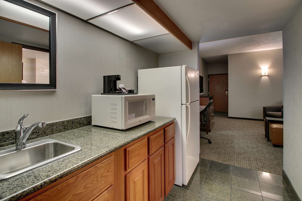 جناح بسرير كينج بغرفتين مع أريكة لذوي الإعاقة، Drury Inn and Suites San Antonio Northwest Medical Center 5/5