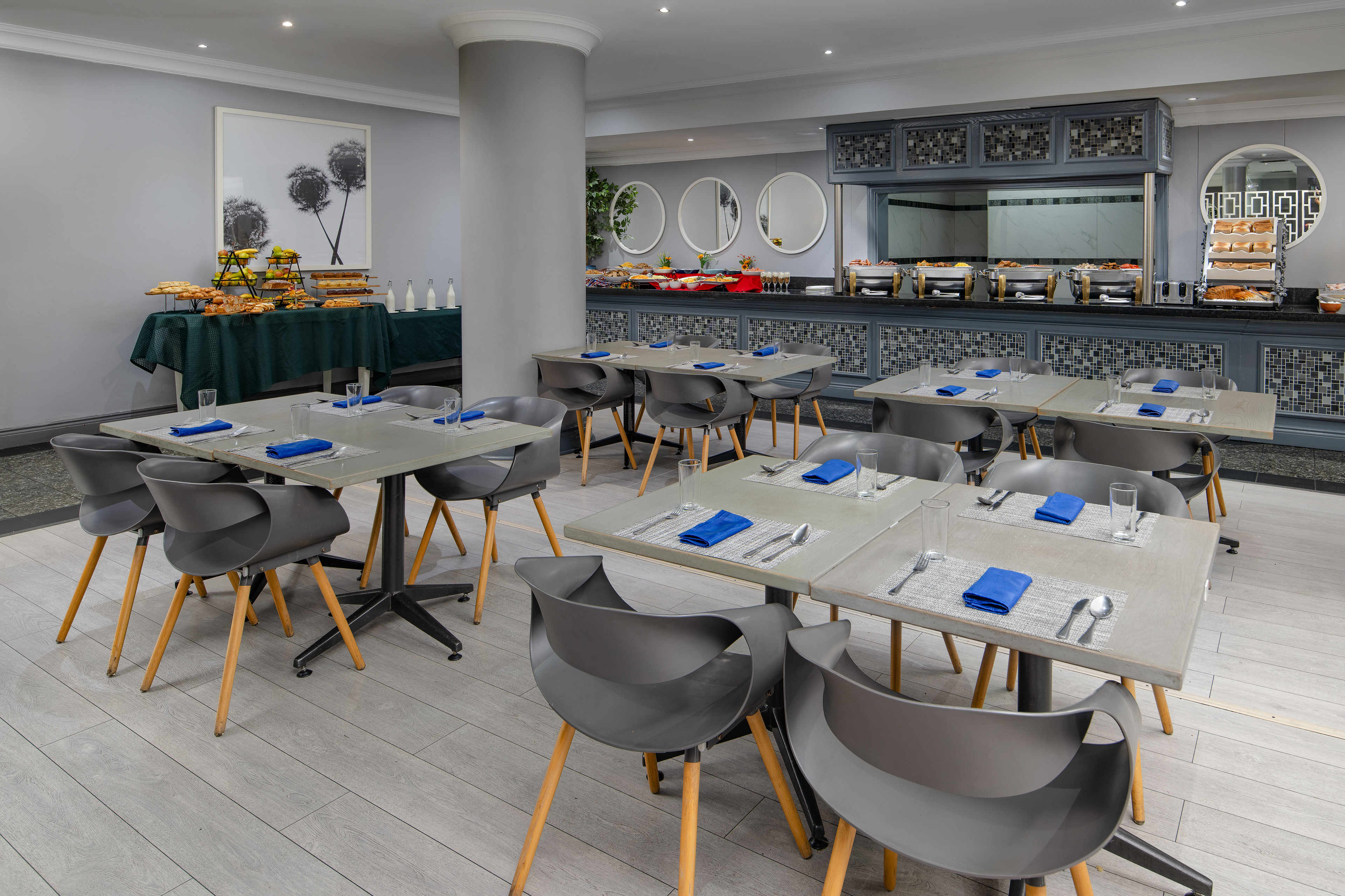 Holiday Inn Johannesburg Airport Previously Know As the Airport Grand Hotel And Conference Centre 24/50