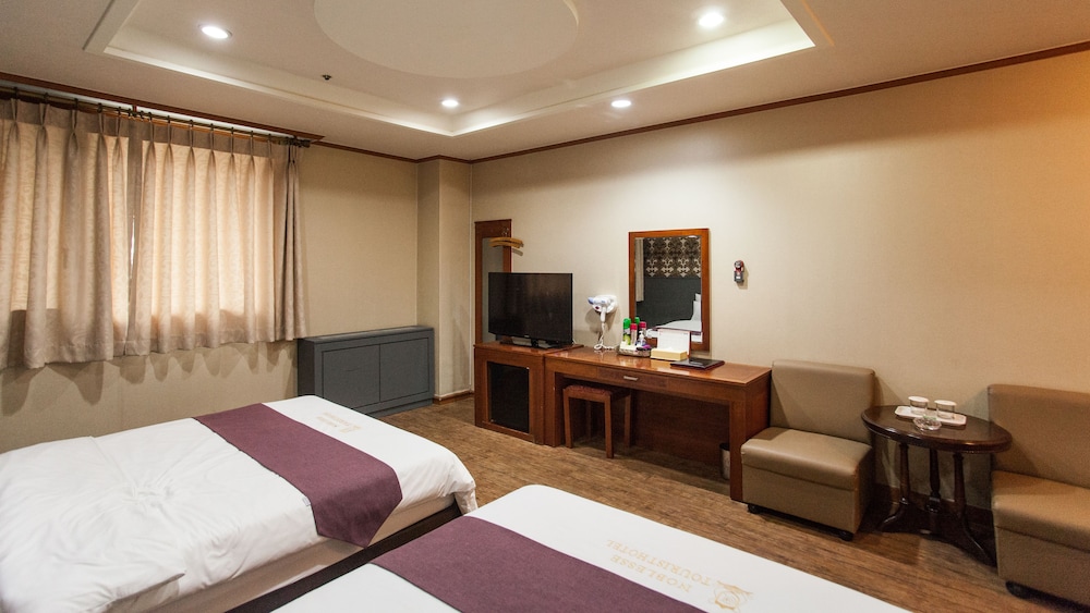 Noblesse Hotel 10/50