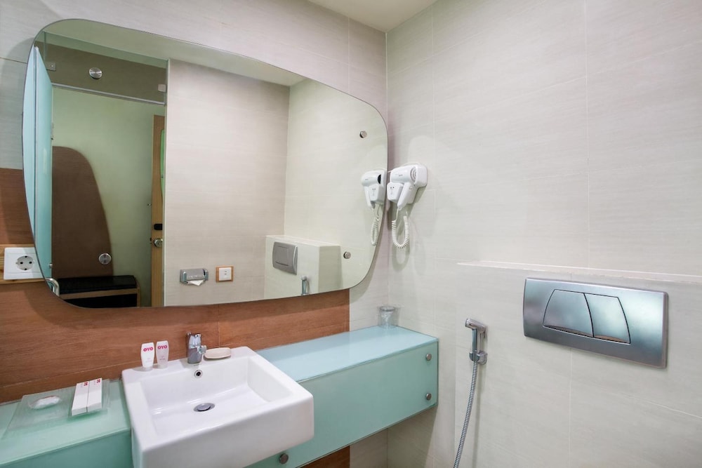 Business Hotel Tomang Jakarta 63/64