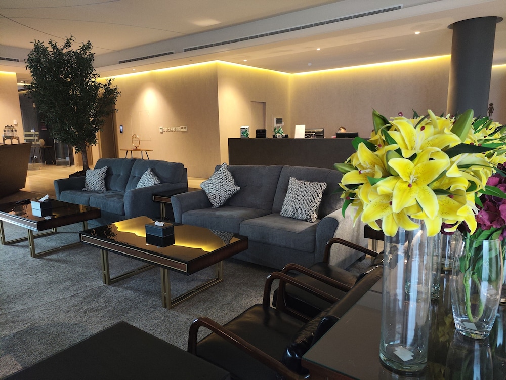 Land Walk Al Taawoun Hotel 57/62