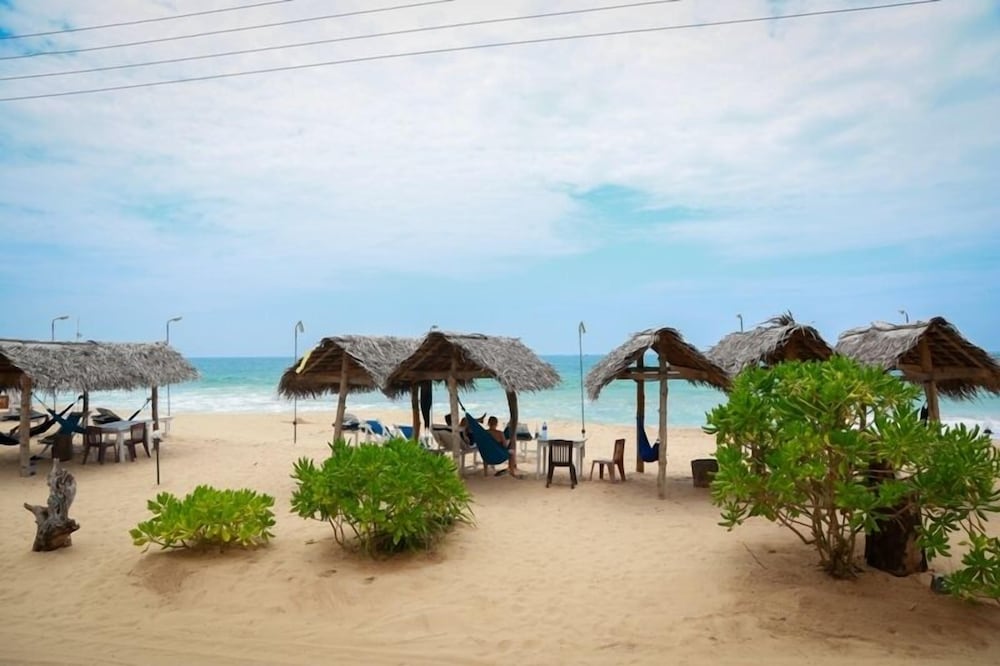 Harmony Beach Bungalows 19/24