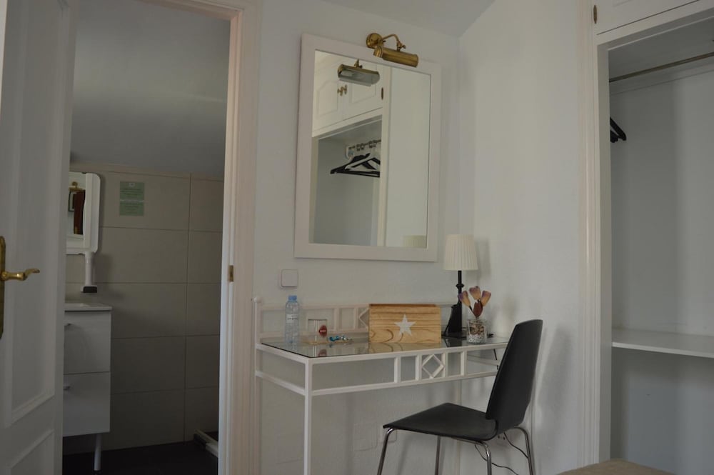 Hostal Miguel De Cervantes 57/57