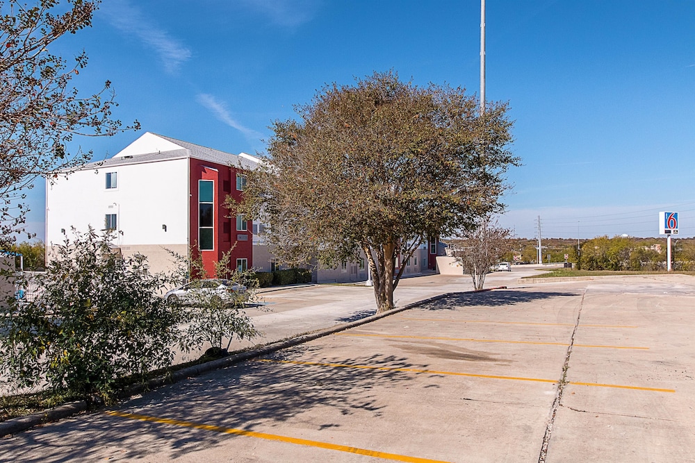 Motel6 San Antonio, TX - Downtown - Alamo Dome 46/54