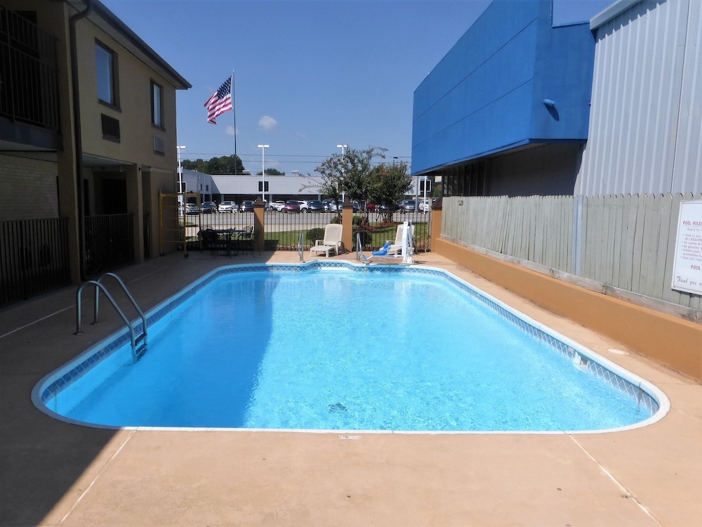 RED ROOF INN MUSCLE SHOALS 1/29