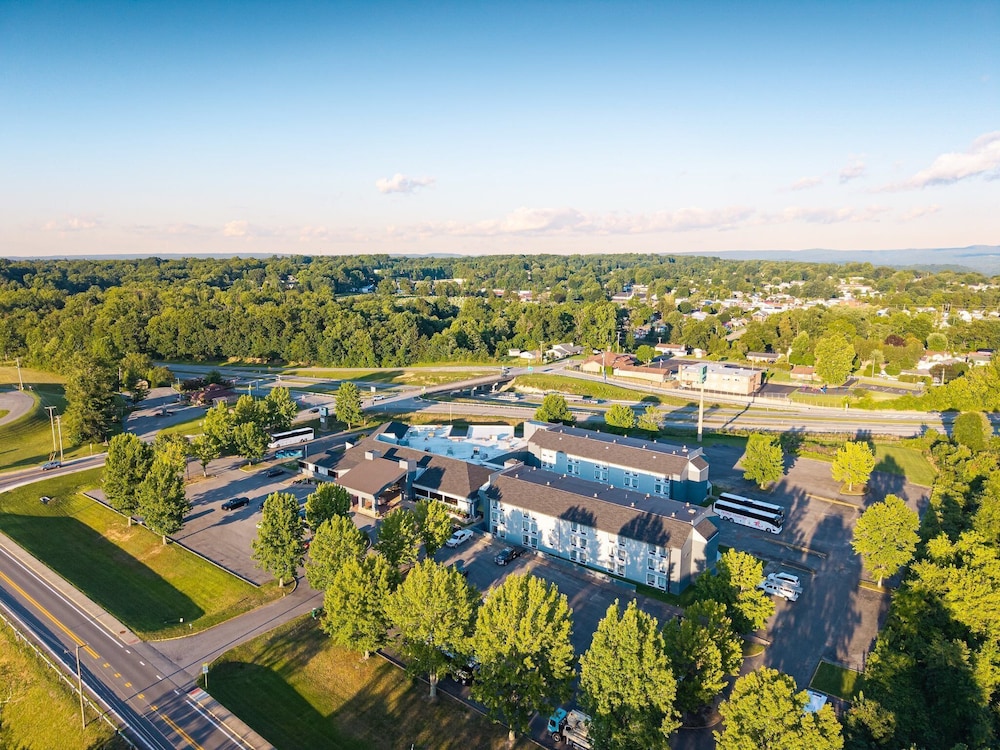 Holiday Lodge Hotel &amp; Conference Center 46/50