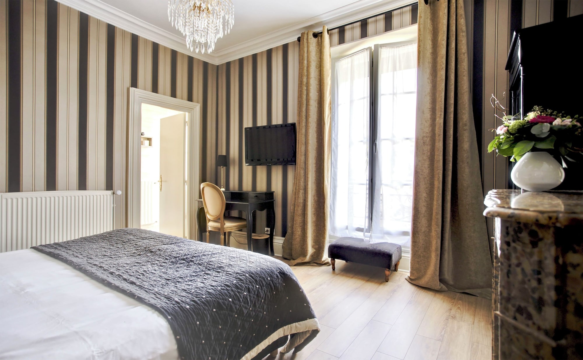 غرفة سوبيريور بسرير كوين، Hotel Du Mail 6/10
