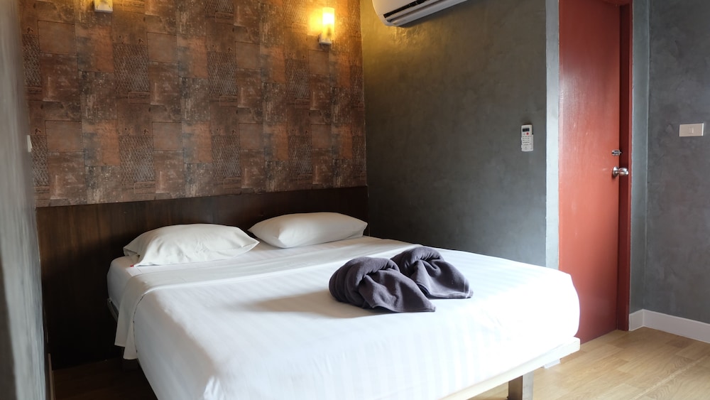 18 Coins Budget Hotel 35/67