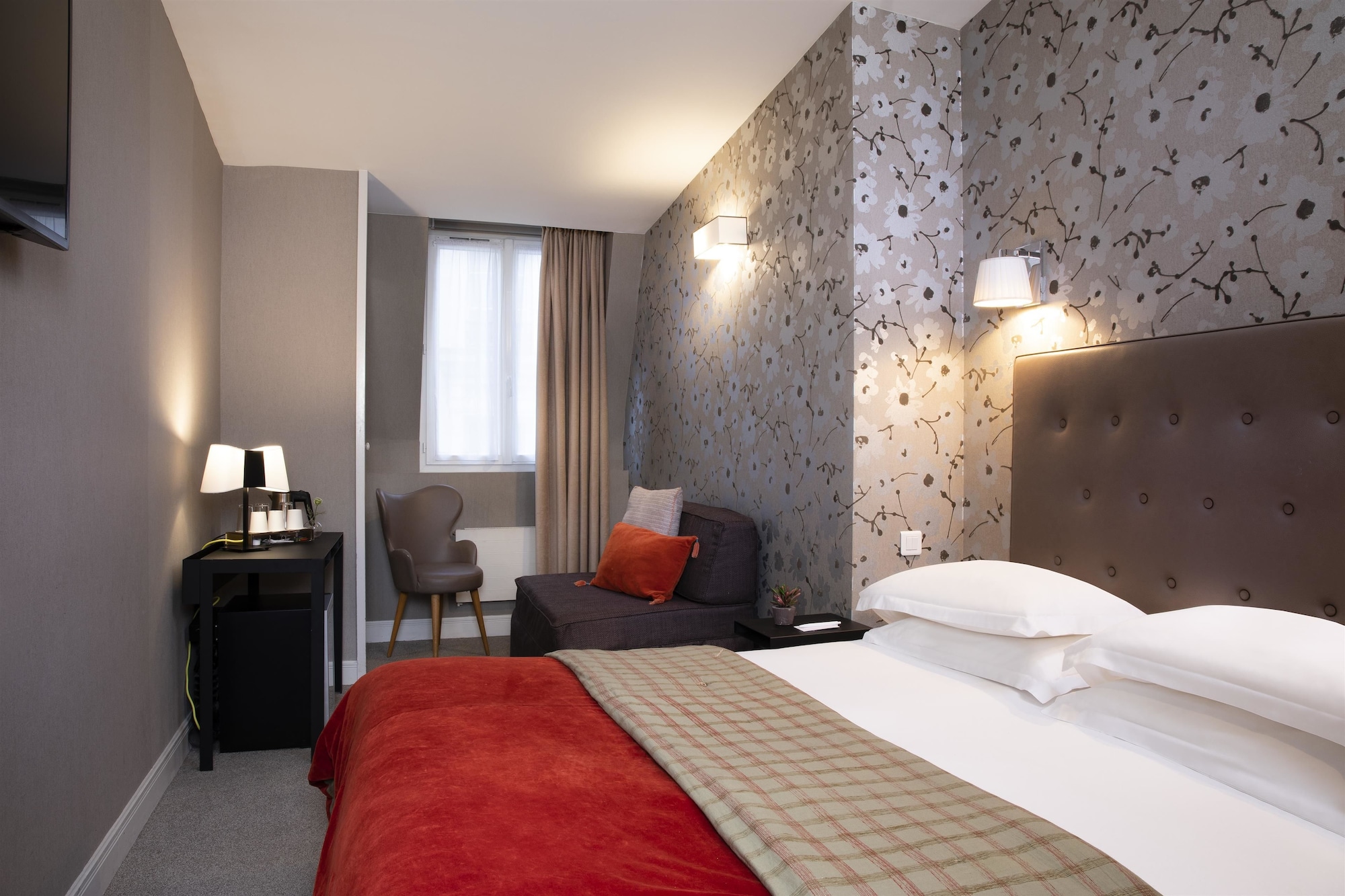 SUPERIOR, DOUBLE OR TWIN BED
