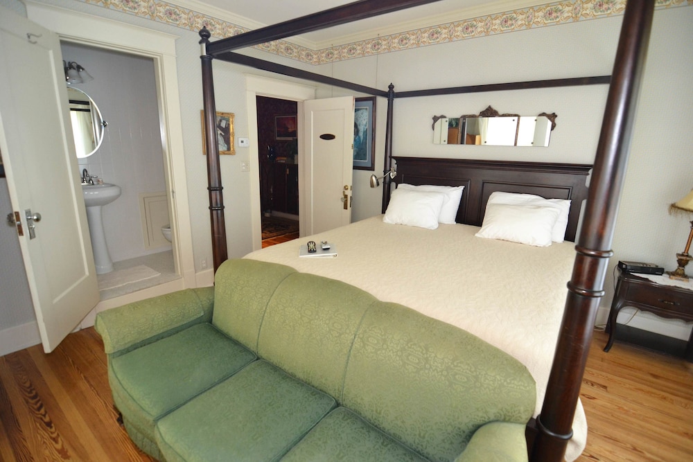 Far View - A Bed & Breakfast Estate 8/50