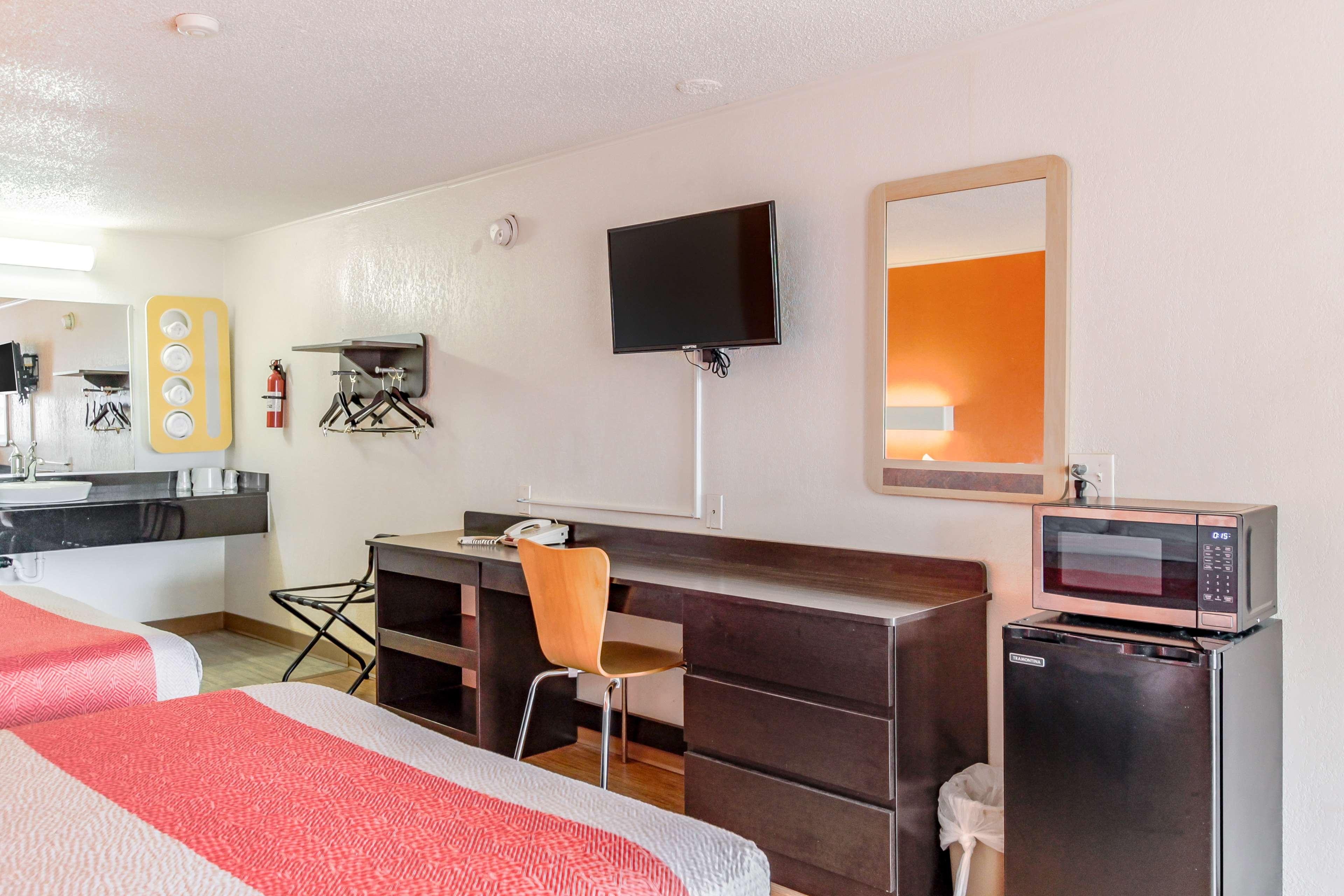 Motel6 Kalamazoo, MI 36/39