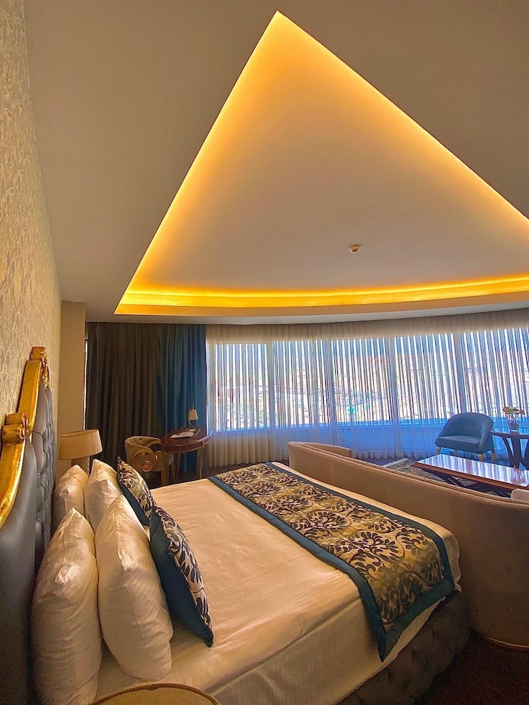 Morrian Hotel 23/50