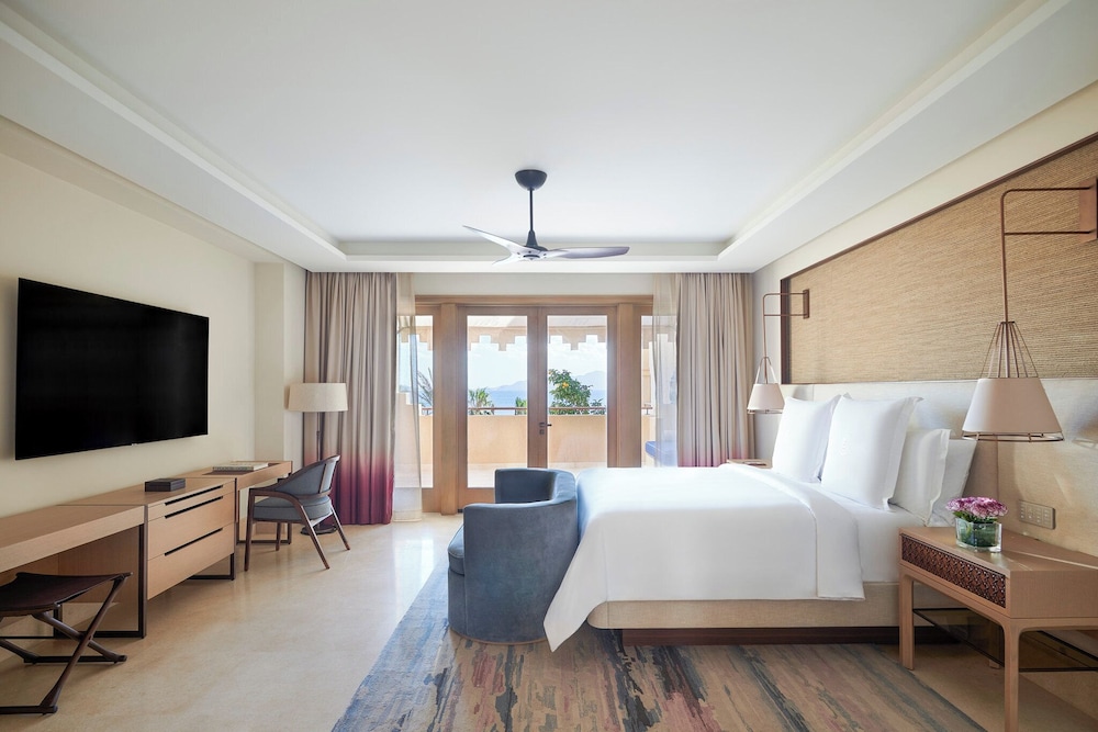 PREMIER, SUITE, KING BED