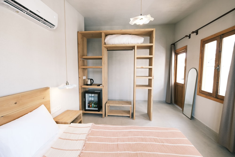 Nephos Hotel 24/50