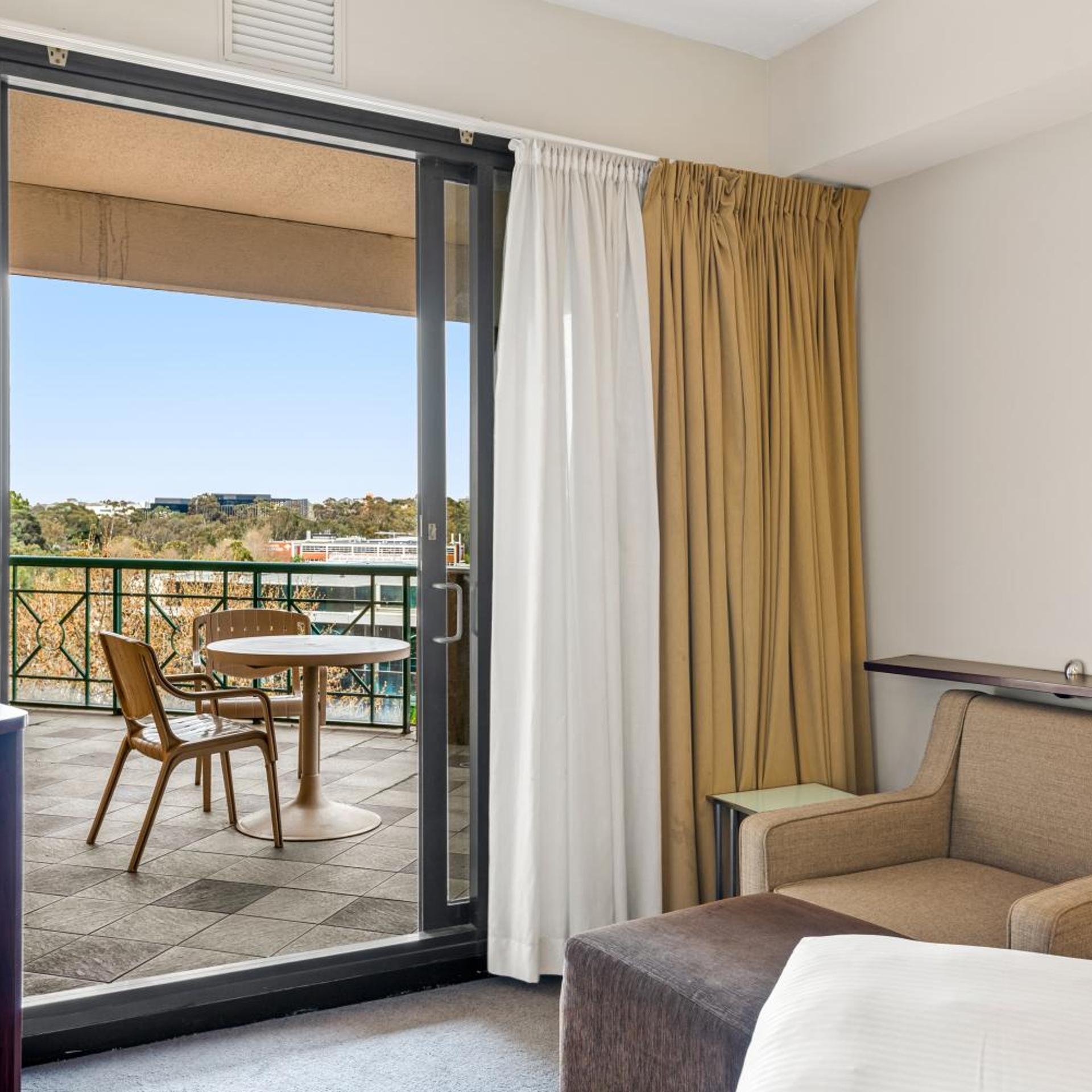 2 Bedrooms, Apartment, Double Bed, Balcony, Amora Herencia Riverwalk Melbourne 6/10