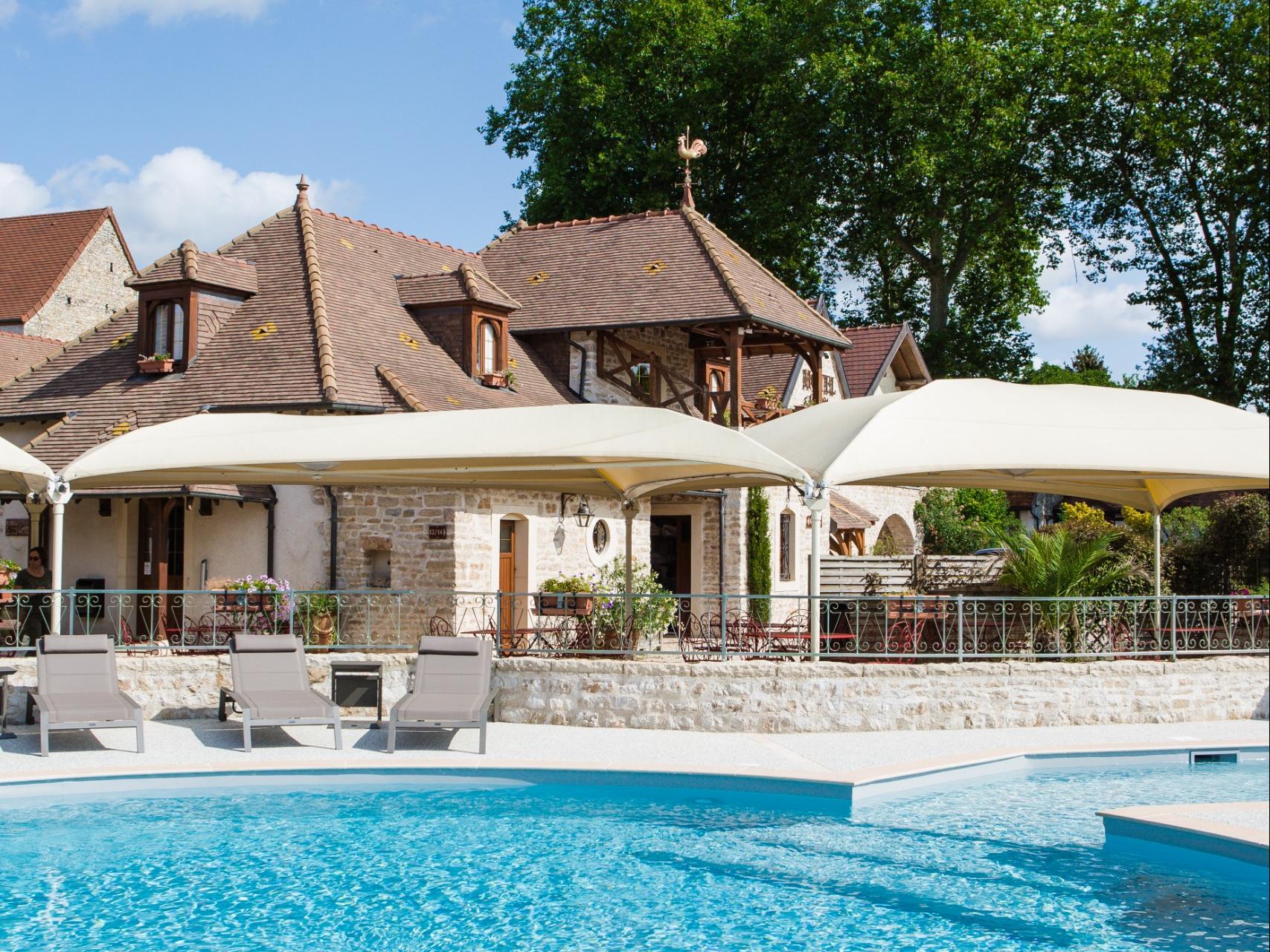 HOTEL LE CLOS DE LA VOUGE 13/16