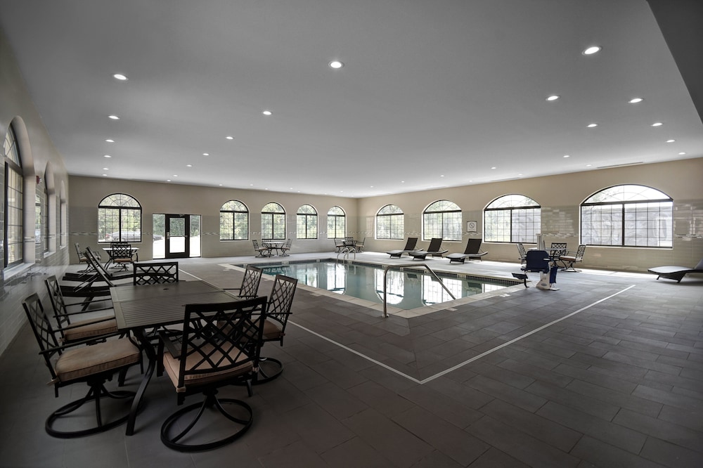 Staybridge Suites Holland 34/64