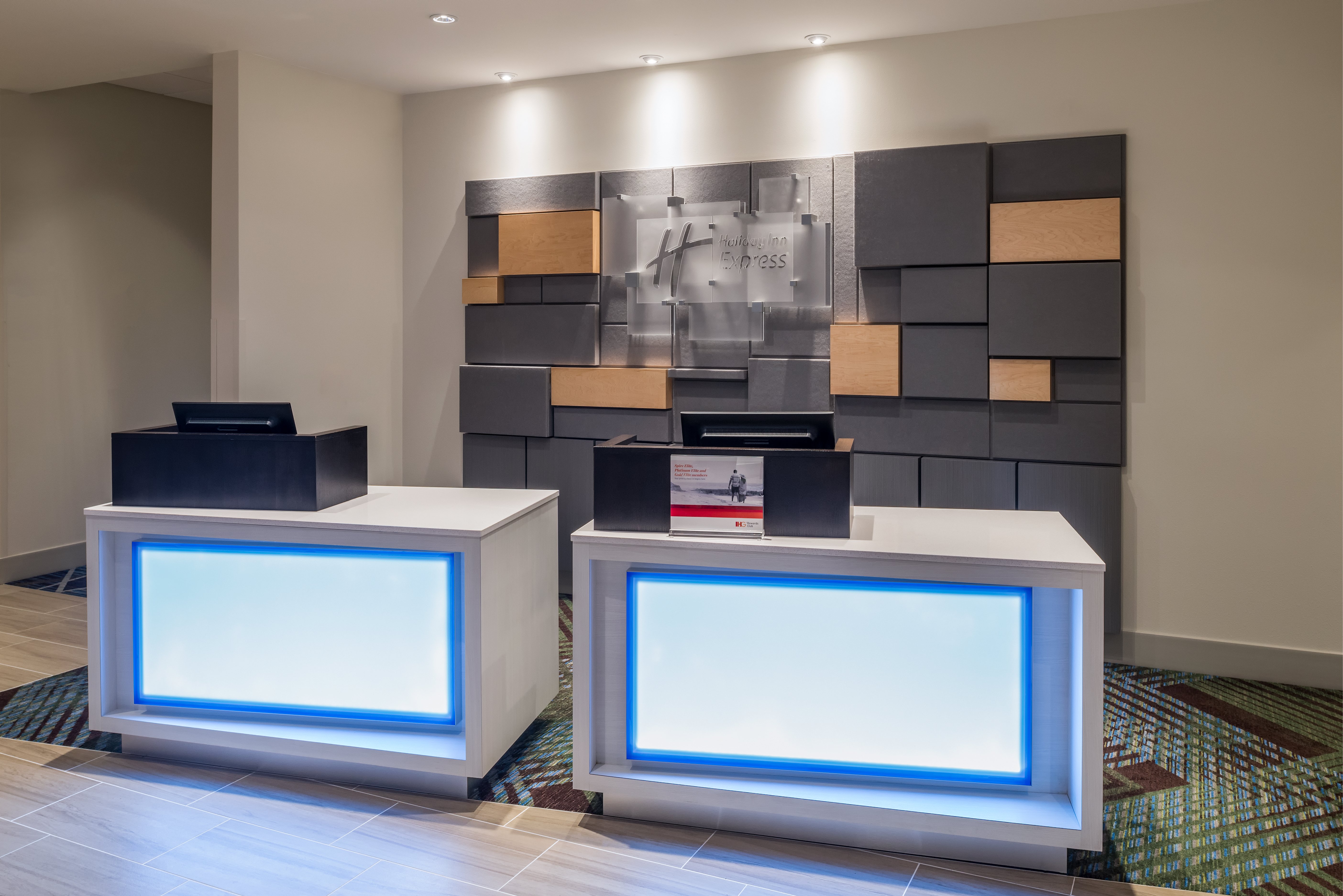HOLIDAY INN EXPRESS TROY 44/48
