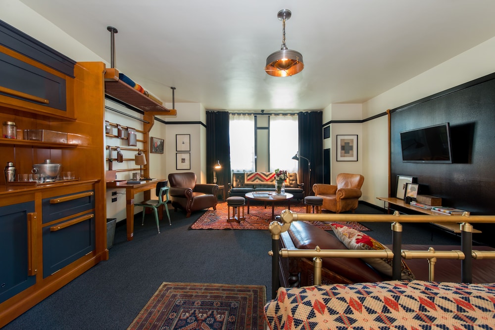 Chicago Athletic Association 64/79
