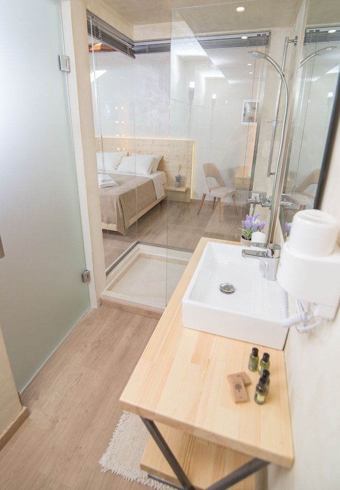 Panellinion Luxury Rooms 36/41