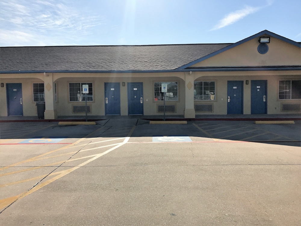 Luxury Inn & Suites Liberty 59/65