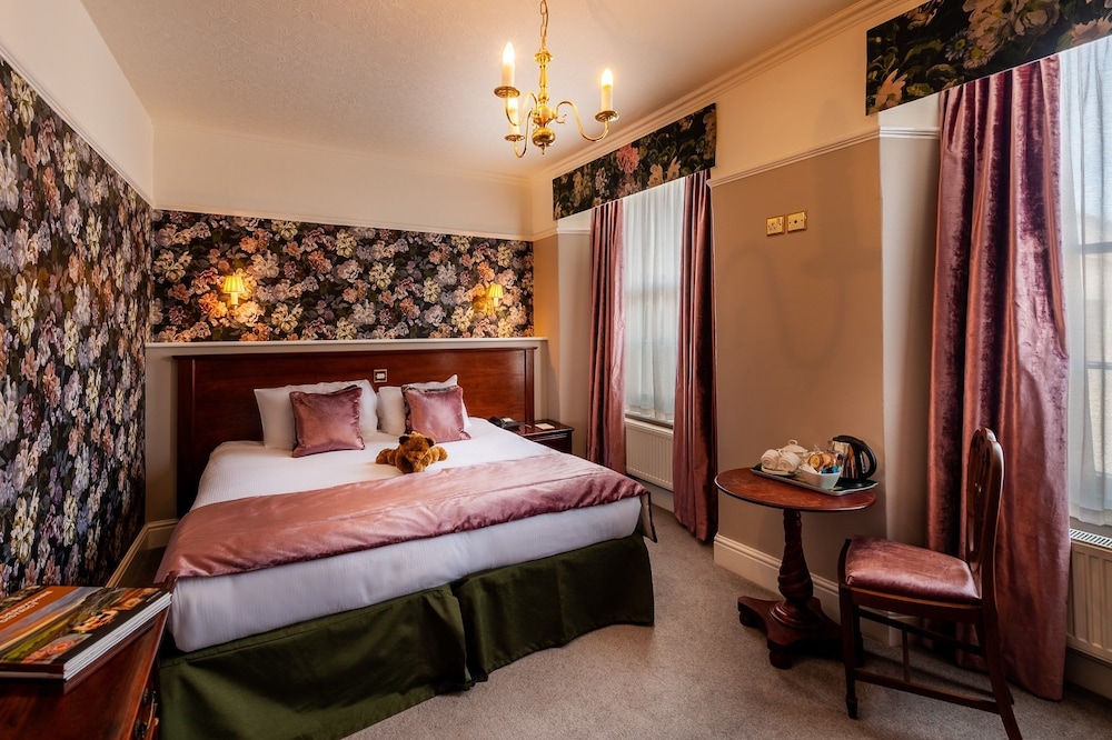 Old Hall Hotel 23/70
