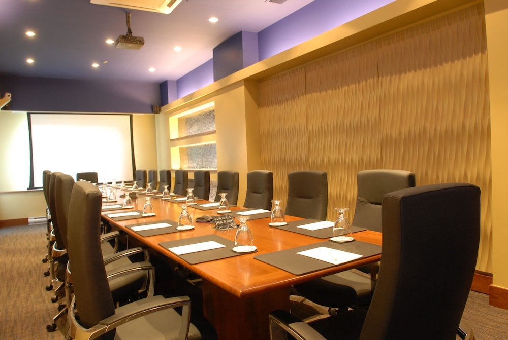 Best Western Ville Marie Montreal Hotel and Suites 40/45