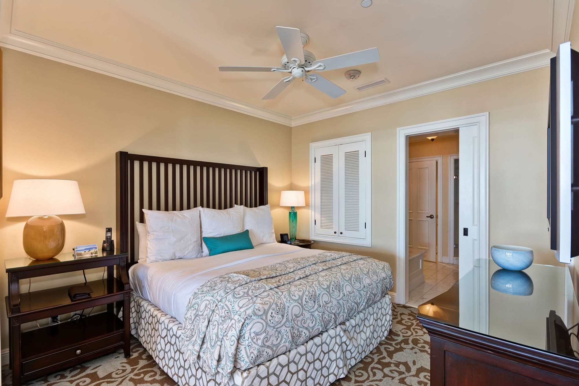 2 Bedrooms, Fireside, Surf, Cottage, 1 King and 2 Queen Beds, Beach Front