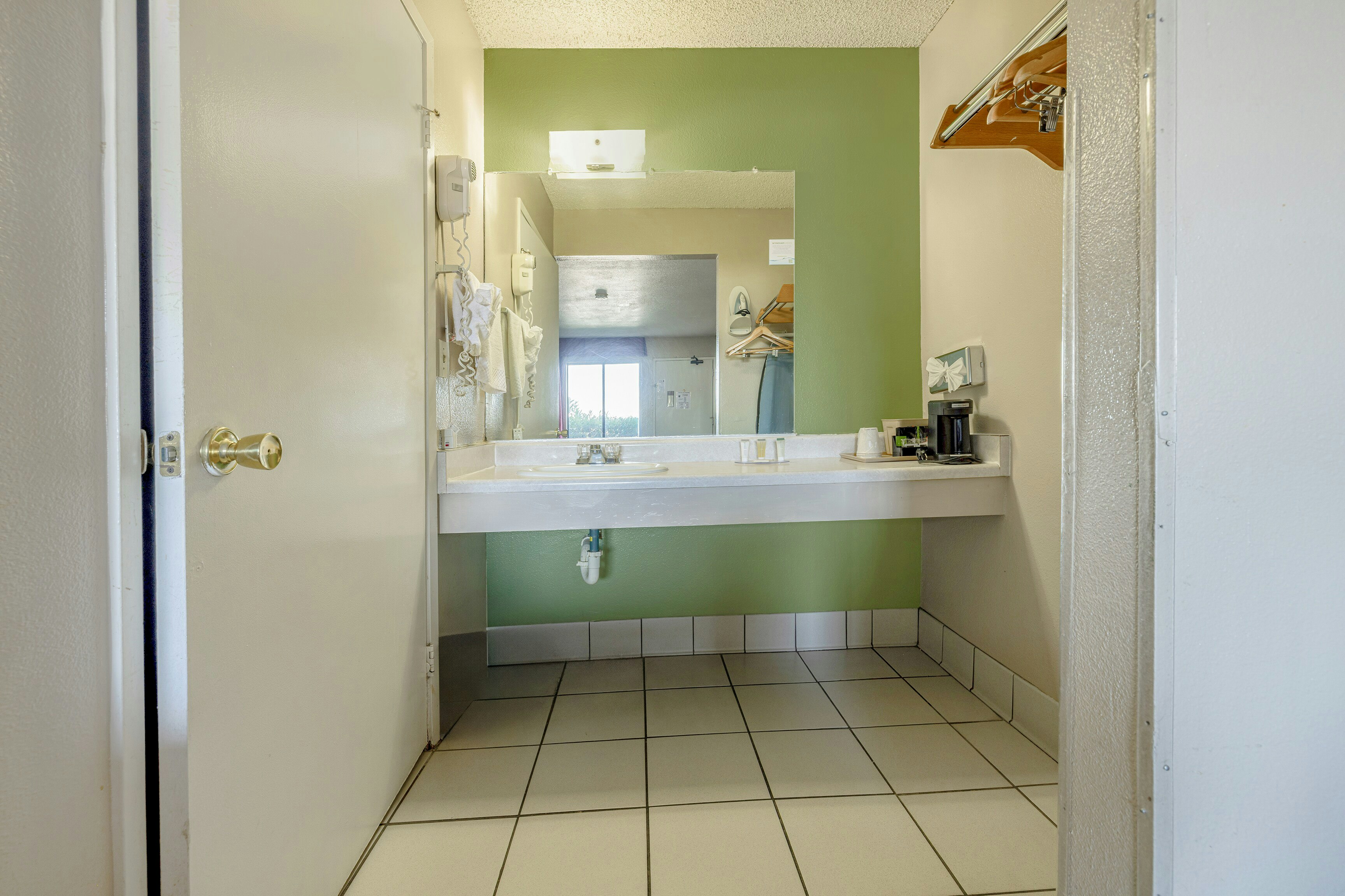 Townhouse Barstow On Historic Route 66 CA I 15 42/46
