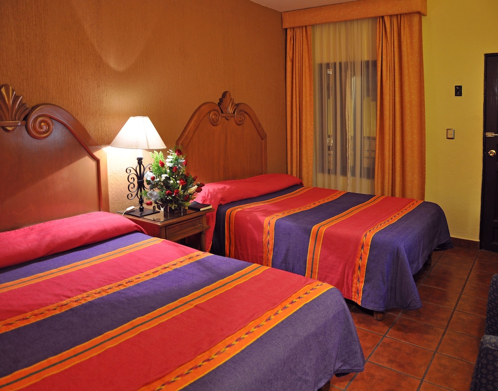 Hotel La Parroquia 32/82