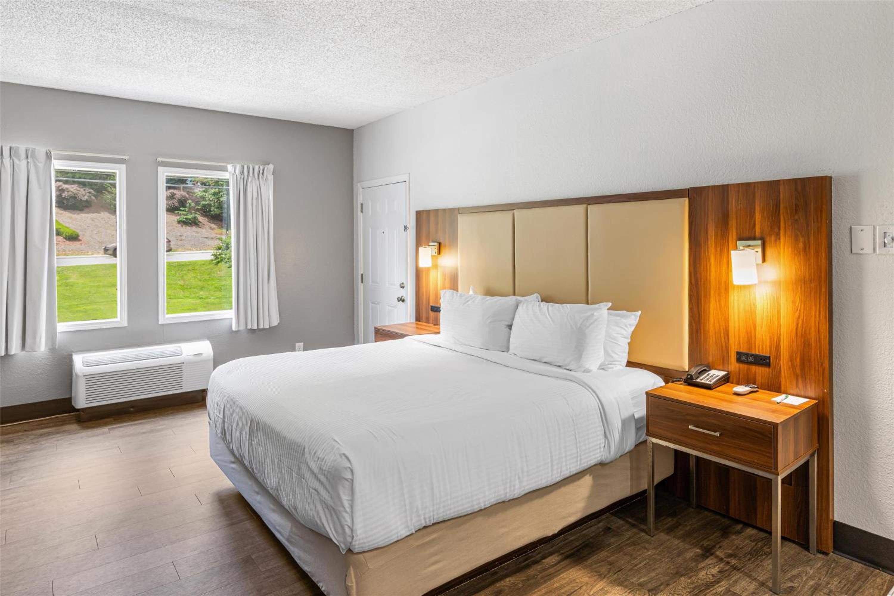 Suite, King Bed, Hot Tub, Balcony