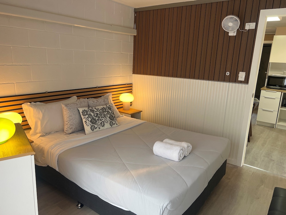 AIRWAY MOTEL 4/50