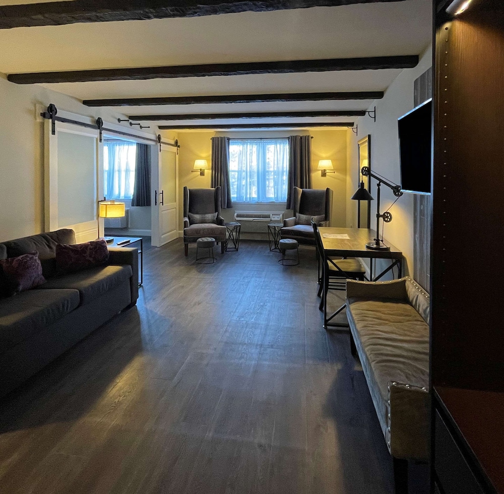 The Century House Ascend Hotel Collection 31/40