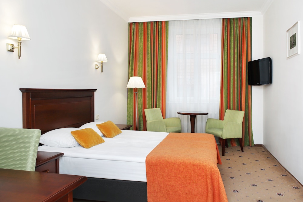 Radi Un Draugi Hotel 8/65
